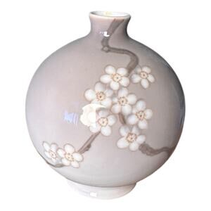 Bing & Grondahl DELICATE CHERRY BLOSSOM Bud Vase 4.75"HX4.5"W Denmark #175-5257